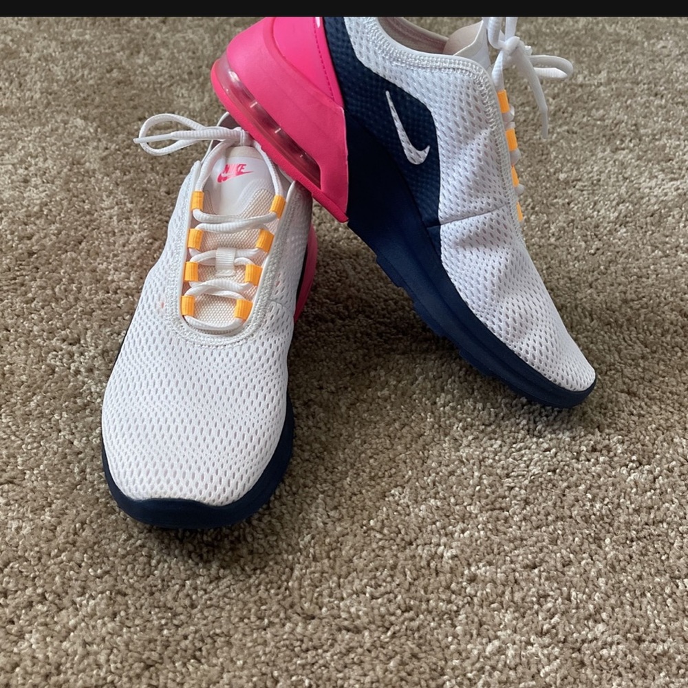 Nike Air Max Motion 2